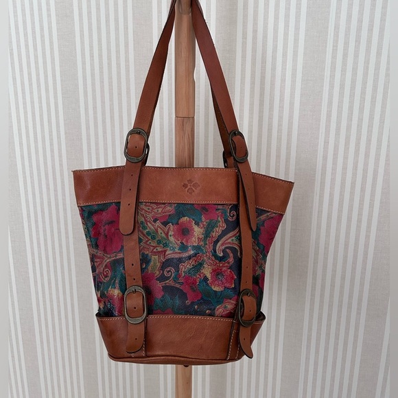 Patricia Nash Enna Leather Floral Bucket Bag Zipper Top Interior Pockets - Picture 1 of 12